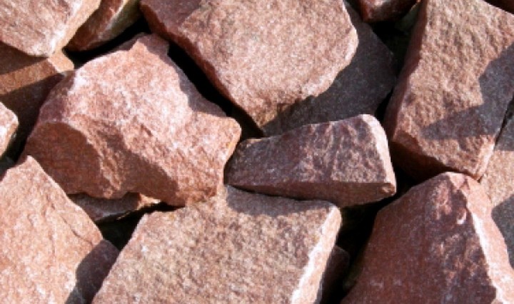 Малиновый кварцит: свойства, применение, выбор камней