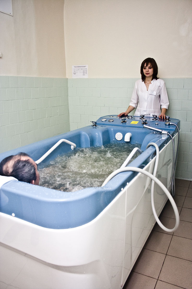 Польза и вред гидромассажной ванны: показания и противопоказания