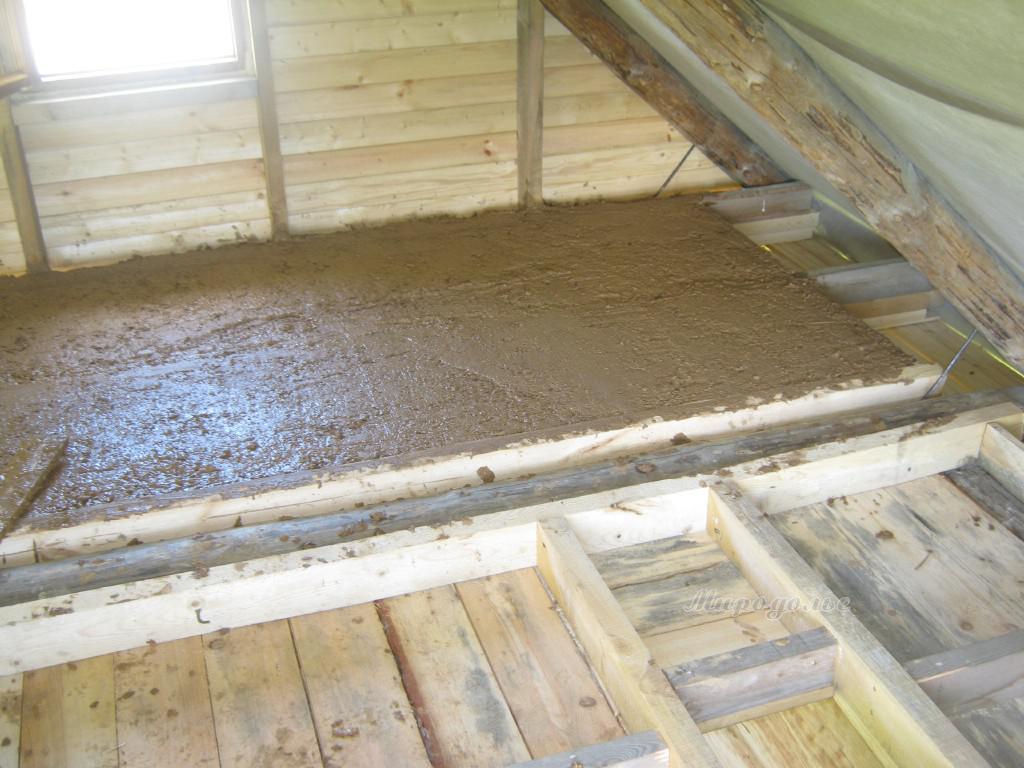 Утепление потолка бани природными сыпучими материалами