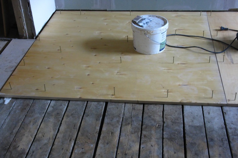 Укладка фанеры на бетонный пол
