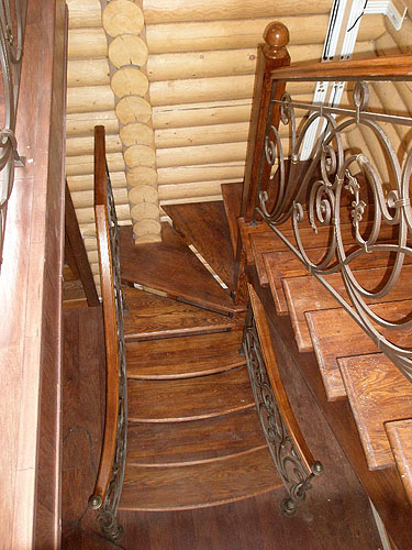 Деревянные лестницы с ковкой
