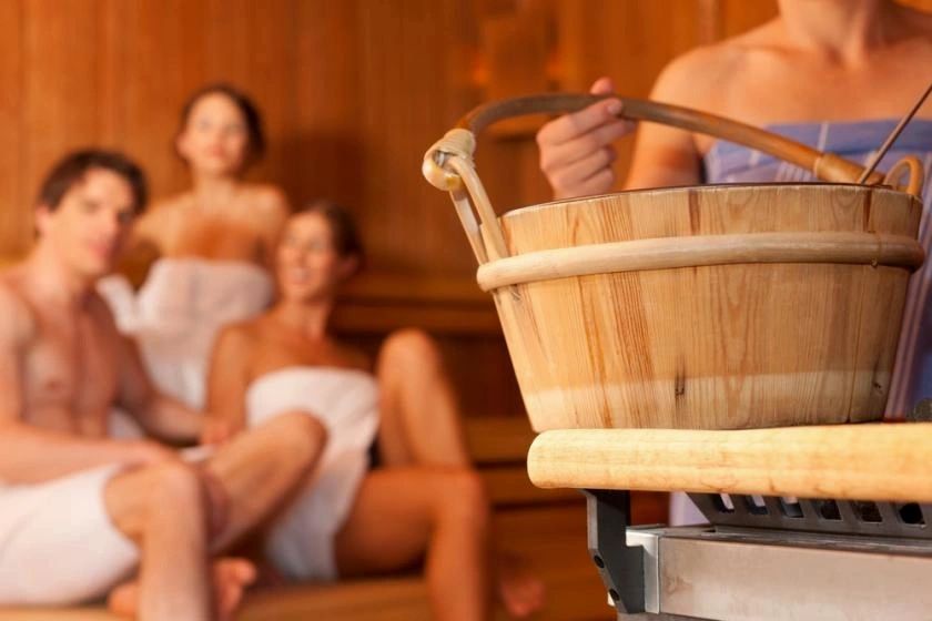 Чем полезна баня для мужчин и женщин, а также противопоказания