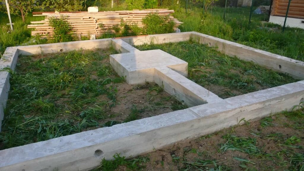 Правила и нюансы строительства бани на свайном фундаменте