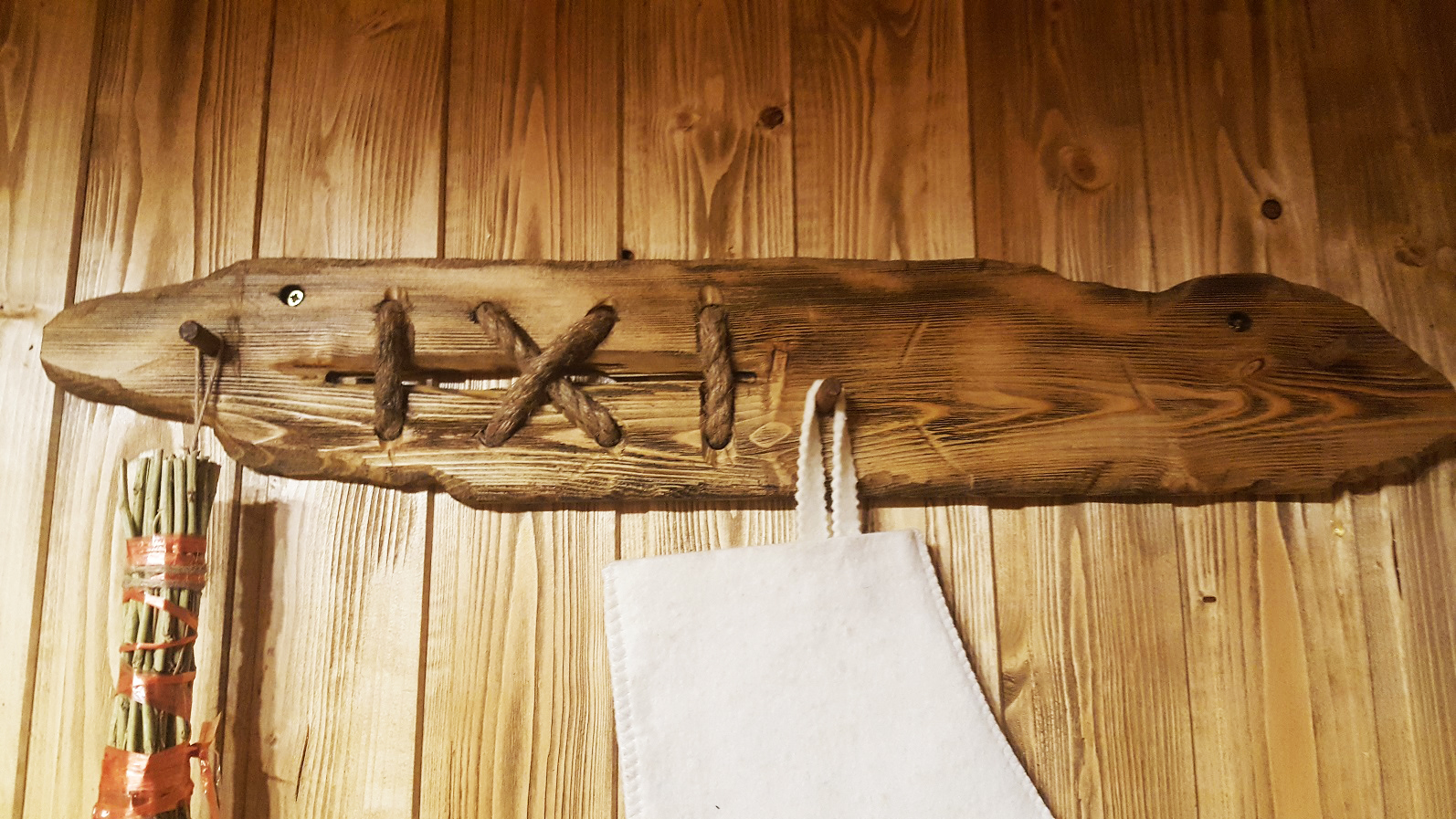 Полки в бане: пошаговое руководство о том, как своими руками сделать из дерева угловой, откидной или съемный, особенности устройства конструкций и как их крепить