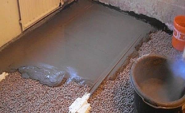Чем и как утеплить потолок в бане: керамзитом, минватой