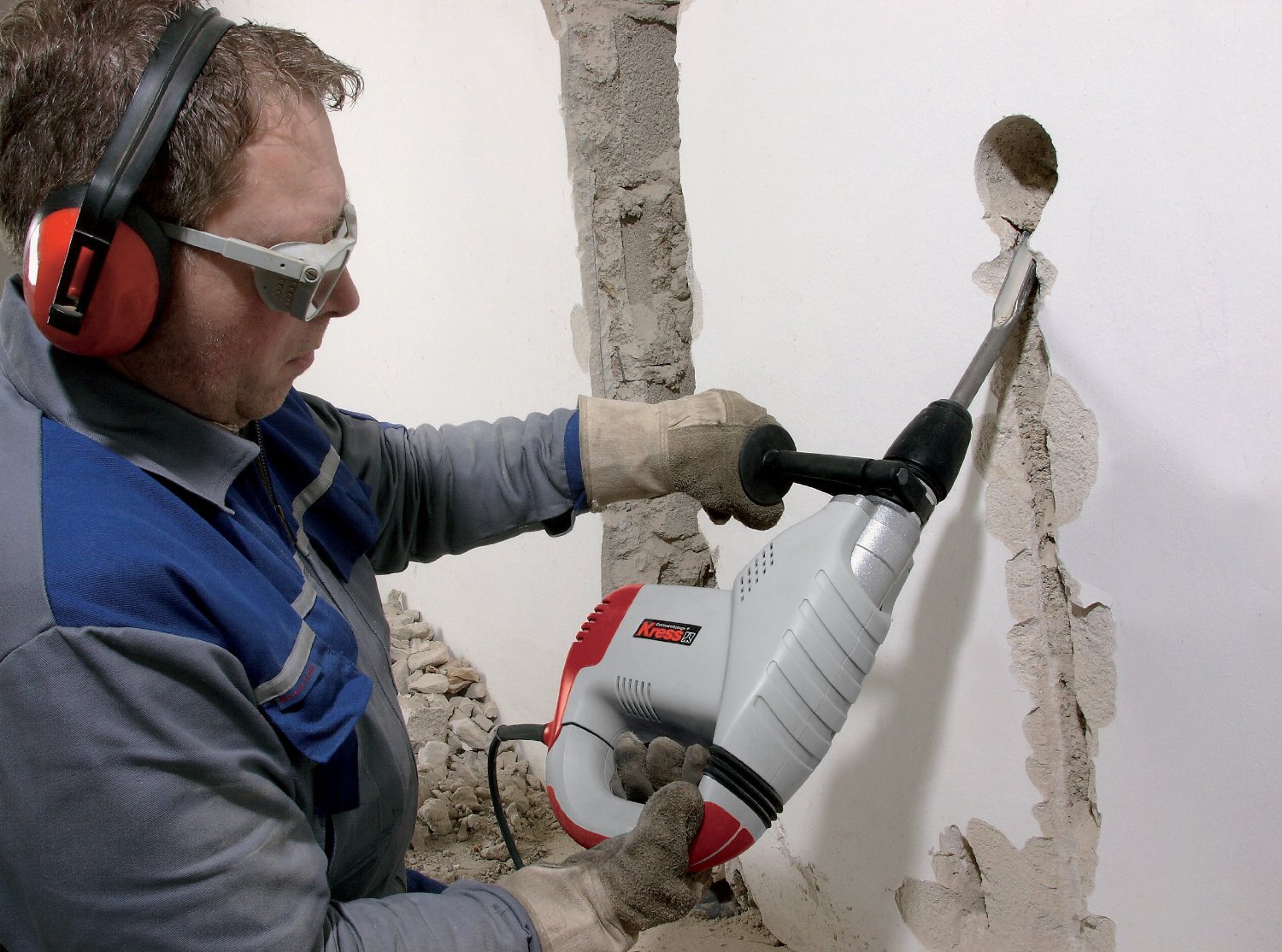От зубила до профессионального инструмента: чем и как штробить стены под проводку?