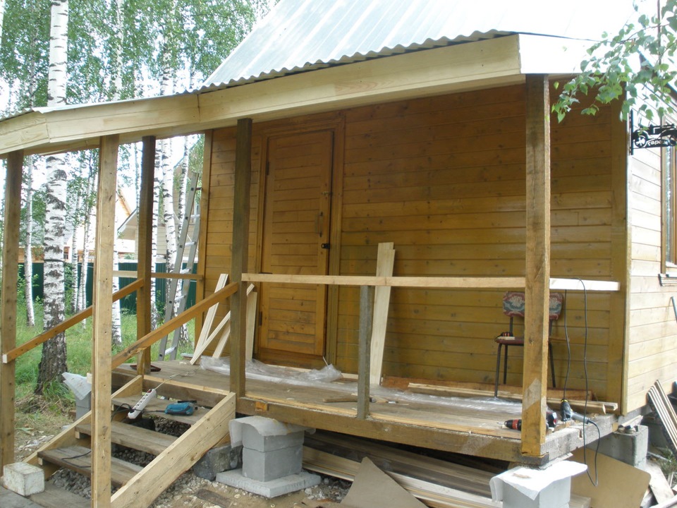 Крыльцо из дерева к дому своими руками - проекты: (63 фото)  изготовление дачного деревянного крыльца для частного жилища, как сделать ступени для уличной лестницы