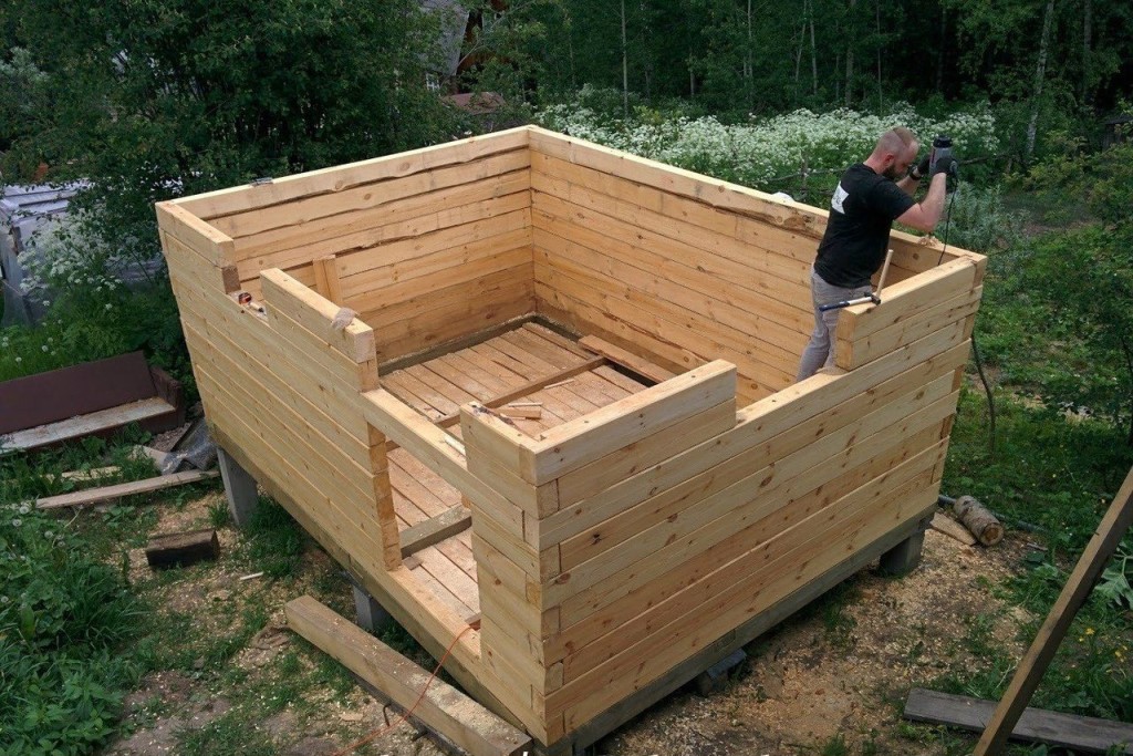 Из чего и как построить простую баню на даче?