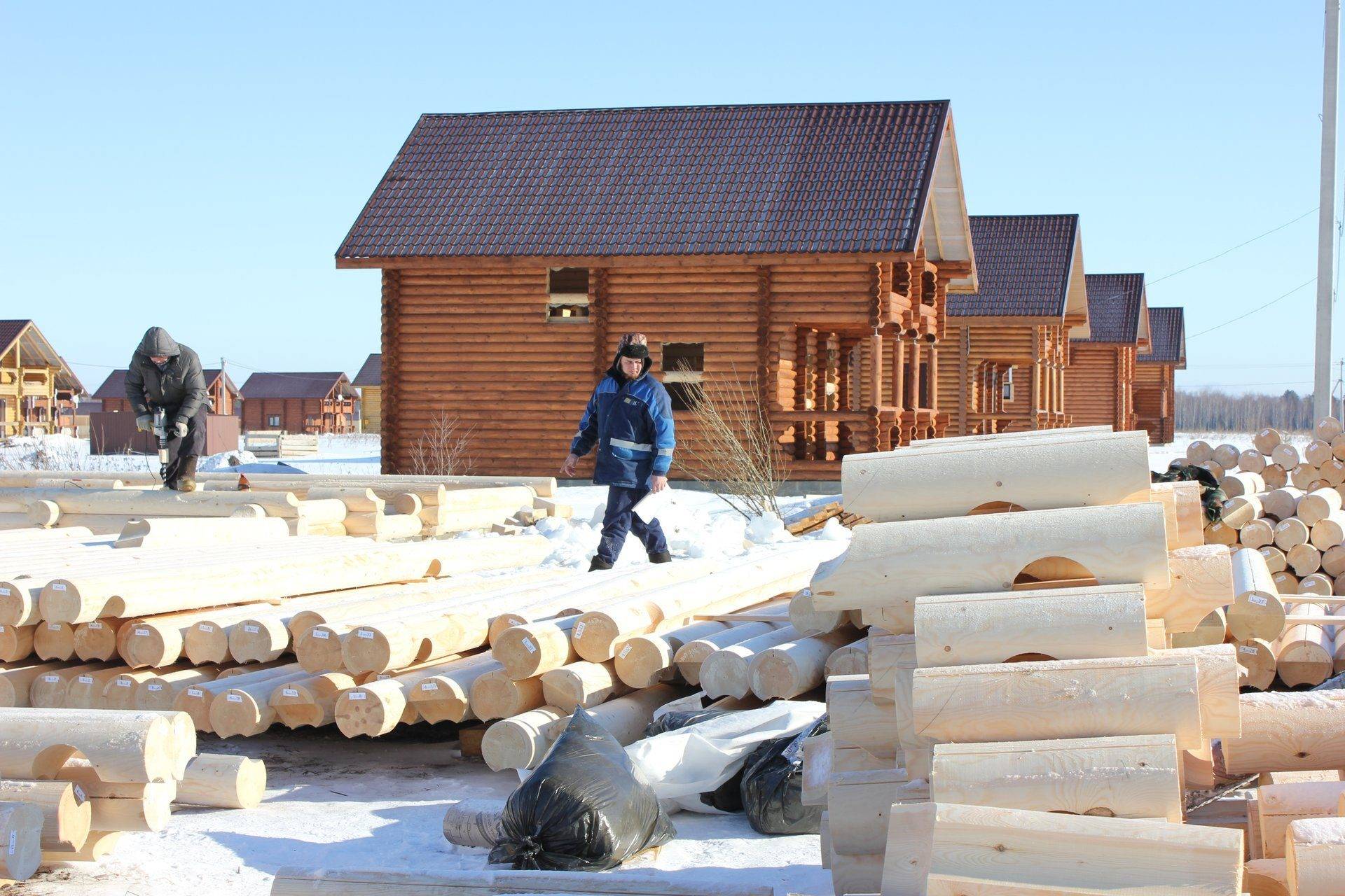 Строим дом зимой. преимущества строительства сруба в зимний период