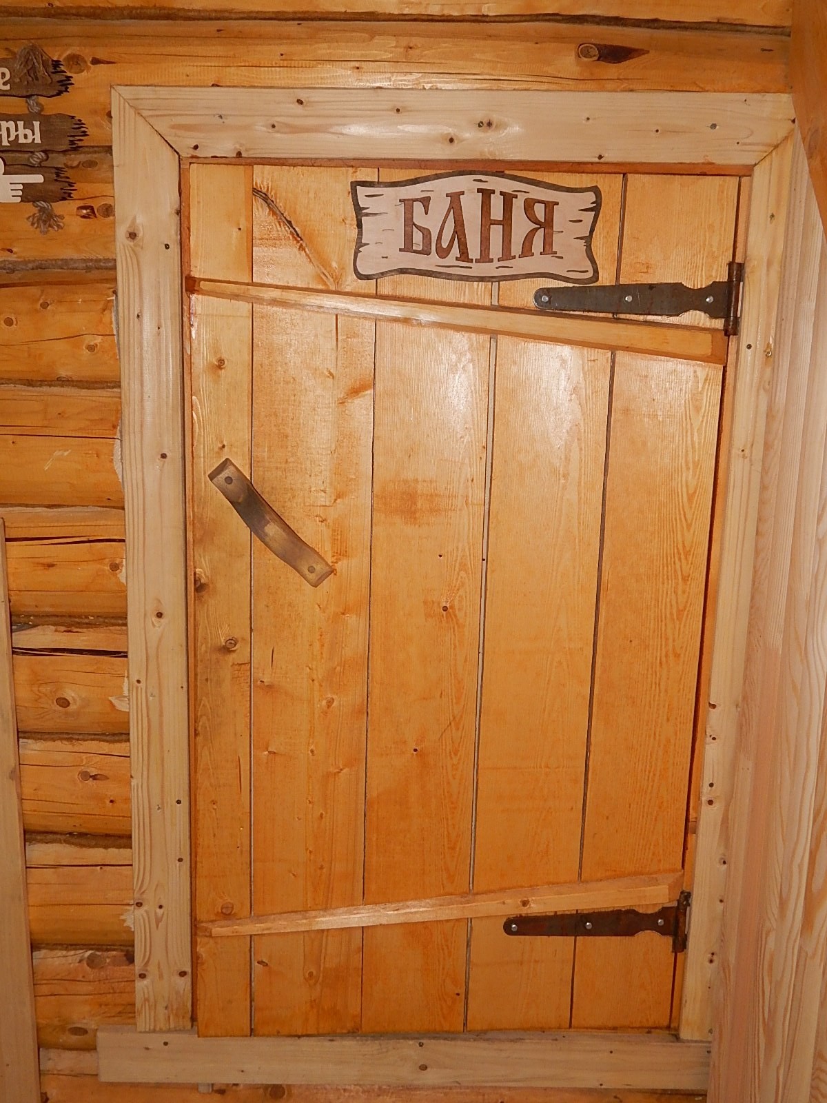 Установка двери в баню и парилку своими руками - 3 основных требования.