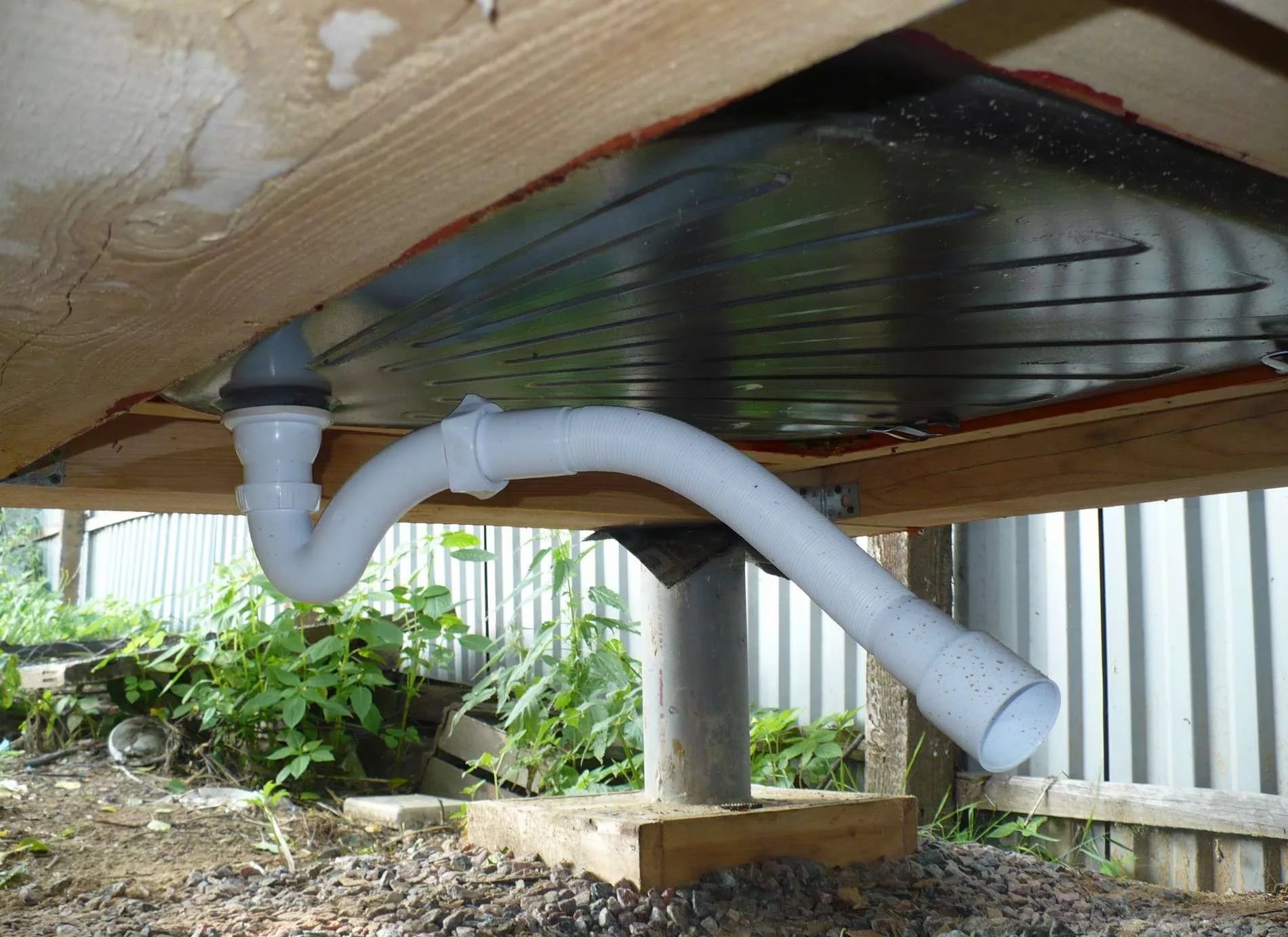Отвод и слив воды из бани - устройство и конструкционные особенности
