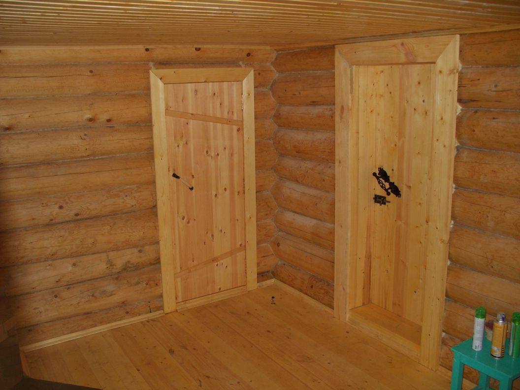 Особенности дерева и виды дверей хорошо подходящих для установки в баню