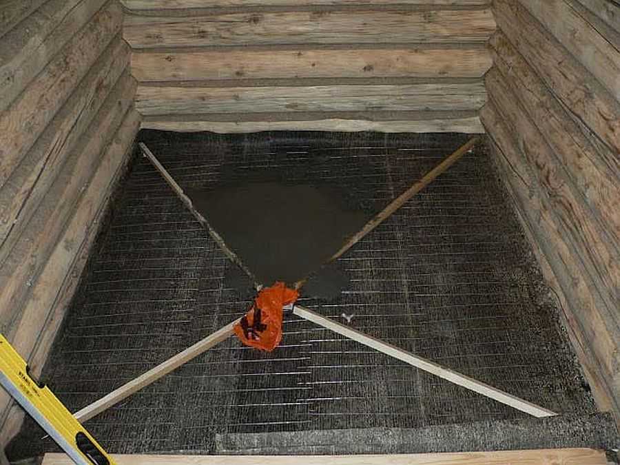 Заливаем бетонные полы в бане с уклоном для слива. Пошаговая инструкция