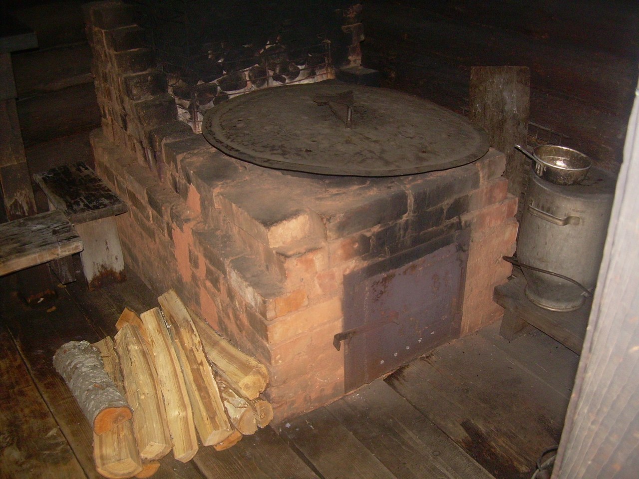Баня по-черному: что это такое и как топить печь в русской бане?