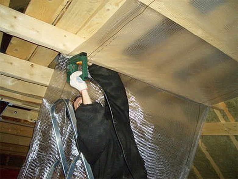 Как выполняется и какие материалы используют для пароизоляции потолка в бане?