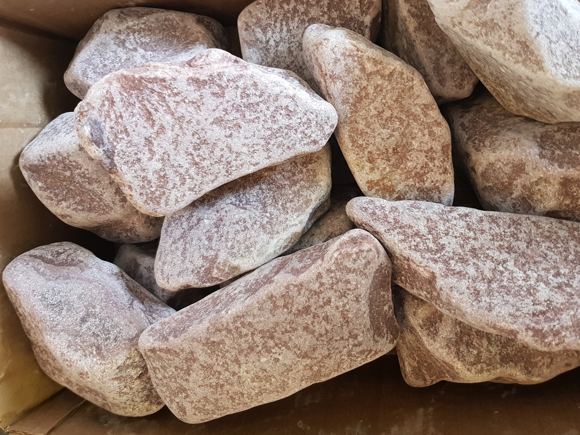 Малиновый кварцит для бани - уникальный камень для печи