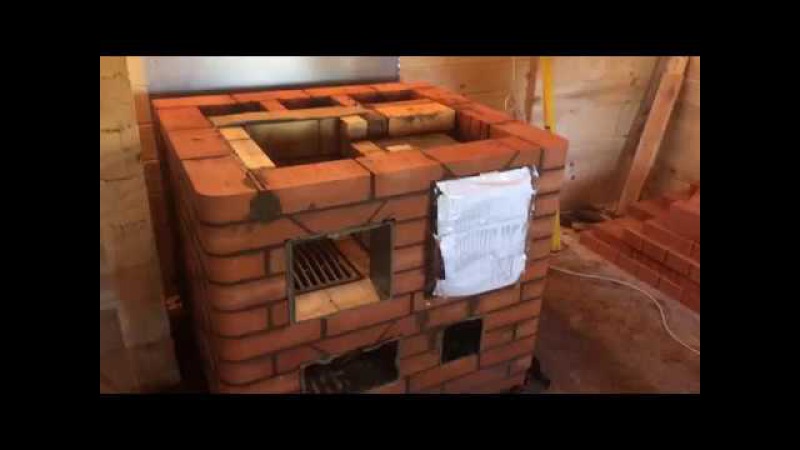 Кирпичная печь с котлом водяного отопления дома, камин