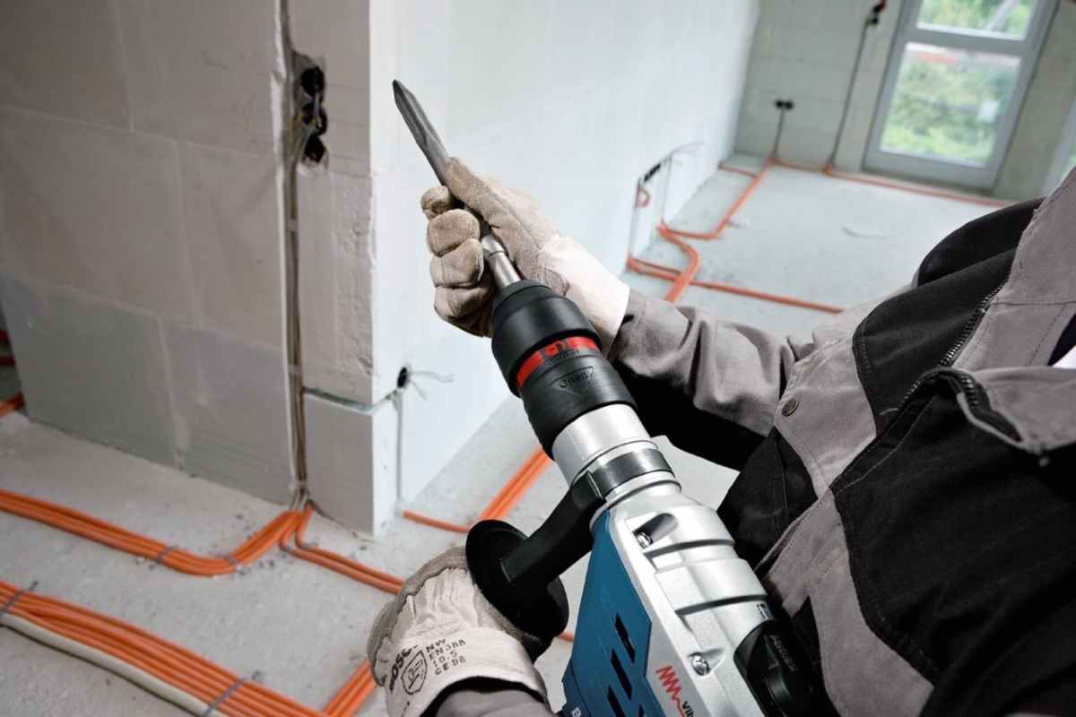 Штробление стен под проводку: как проштробить стену своими руками без пыли (120 фото)