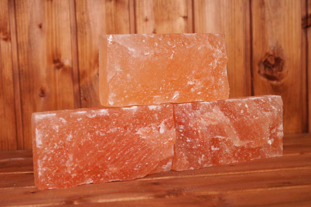 Виды и принципы выбора соляного камня для бани