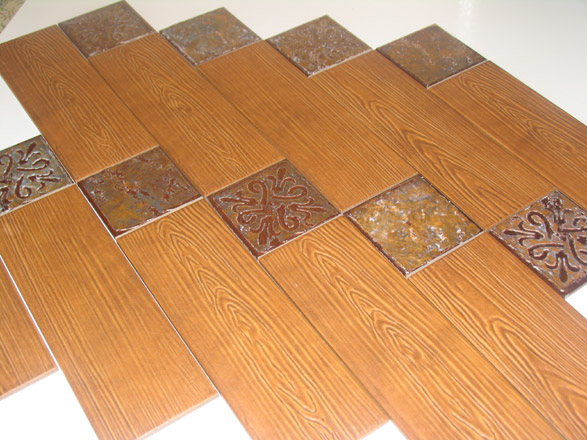 Нескользящая плитка для бани на пол (38 фото): как положить плитку на деревянный пол с уклоном, выбор клея и укладка