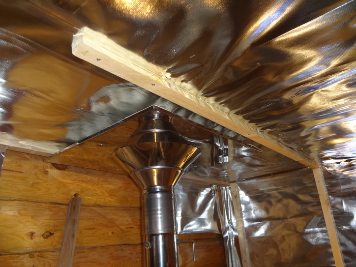 Как провести трубу в бане, если потолок и крыша уже построены?