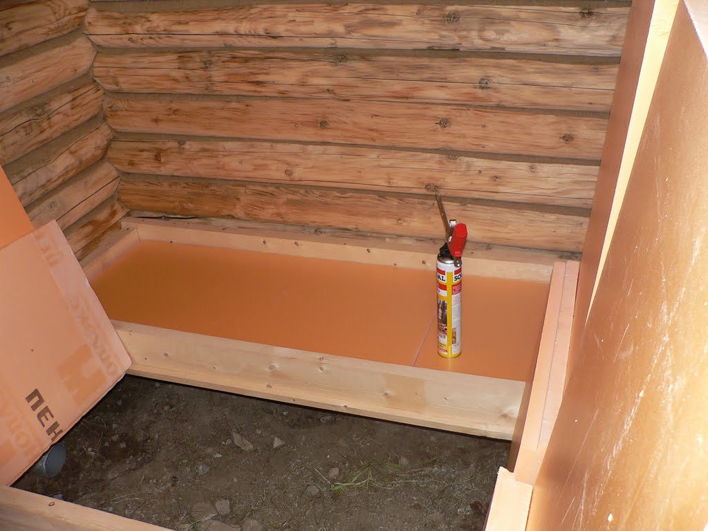 Утепление полов в бане: как утеплить своими руками, какой утеплитель лучше для заливных с прослойкой, бетонных, деревянных полов, как правильно уложить пенопласт