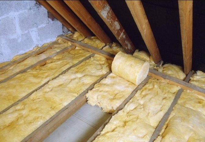 Утепление потолка в доме с холодной крышей: как правильно утеплить чердачное перекрытие