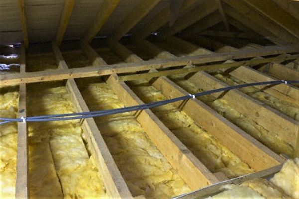 Утепление потолка в доме с холодной крышей, как правильно делать