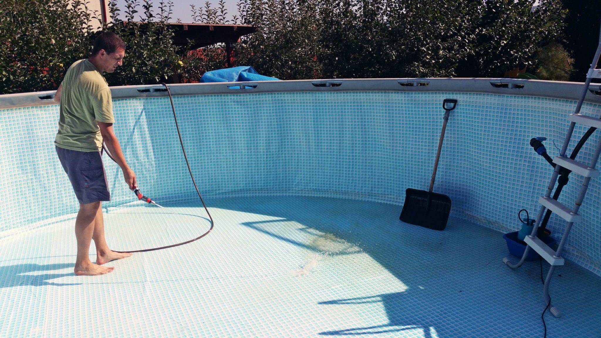 Уход за бассейном - как и чем чистить + обзор систем очистки воды
