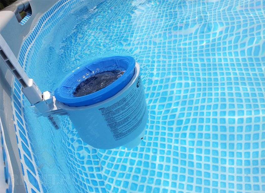 Чистка бассейна (44 фото): очистка воды коагулянтом, таблетками и пергидролем, набор оборудования. чем помыть чашу бассейна после слива?