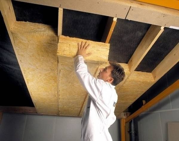 Чем утеплить потолок в бане недорого: лучший потолочный утеплитель