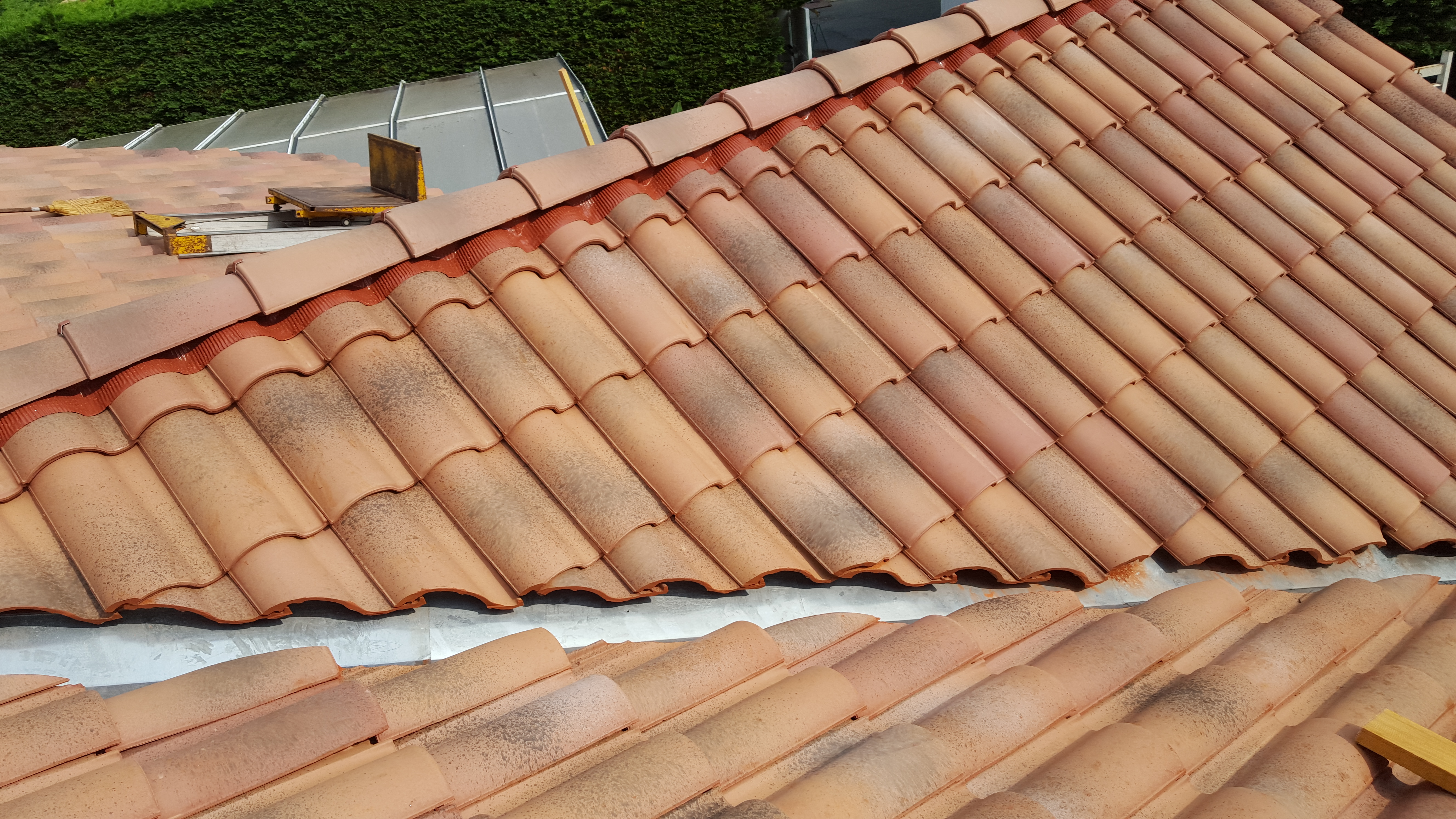 Кровельные материалы для крыши бани: обзор и сравнение