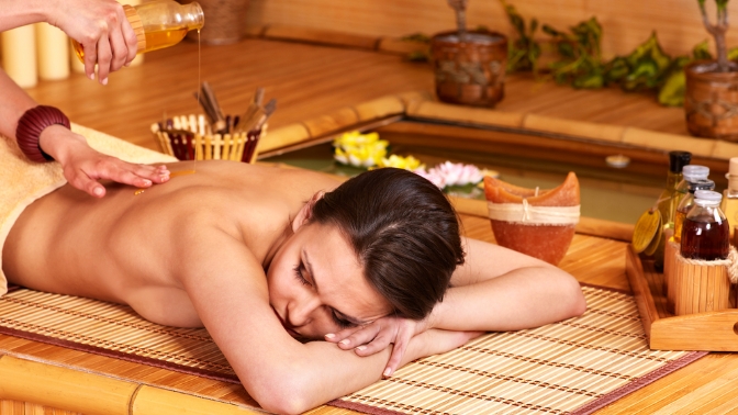 Медовый массаж в бане - польза, противопоказания, техника проведения массажа