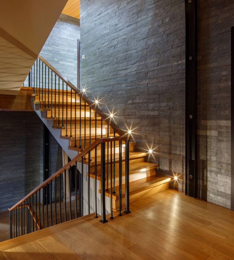 Красивые лестницы на второй этаж в частном доме – фото обзор