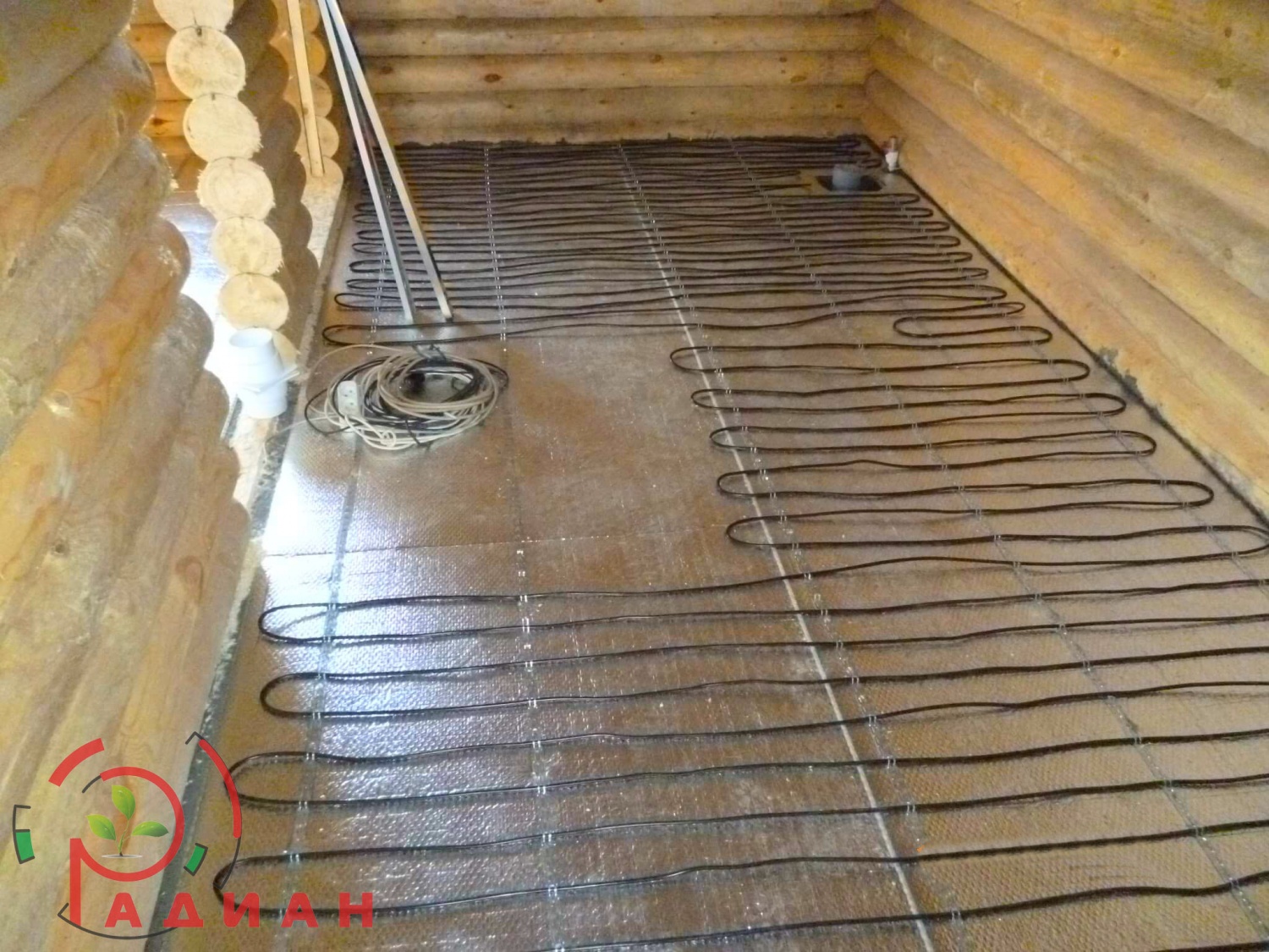 Гидроизоляция пола в бане: общая информация о полах в помещениях с повышенной влажностью, нюансы гидроизоляции деревянного и бетонного основания