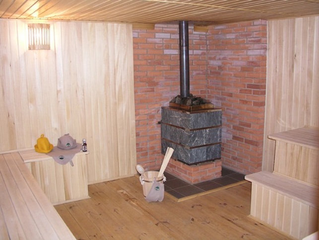 Установка печи на деревянный пол в бане: расположение и монтаж