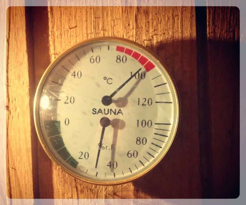 Температура и влажность в русской бане: какой должен быть температурный режим в норме? сколько градусов оптимально для парилки? максимальная температура