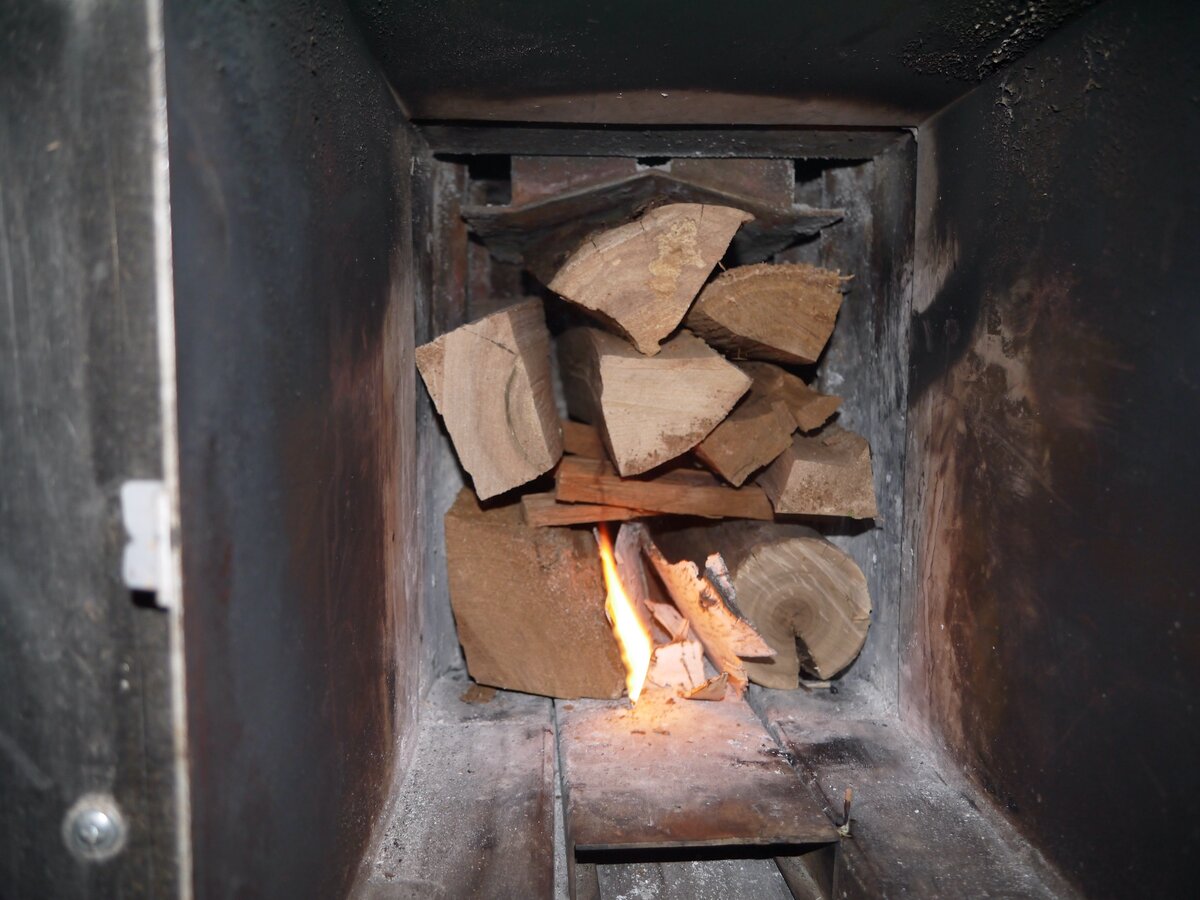Можно ли топить печь сосновыми дровами, особенности древесины сосны