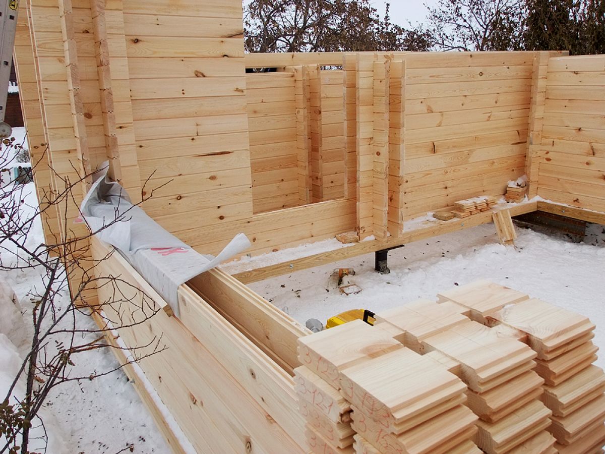 Как построить дом-баню из бруса: базовая технология строительства