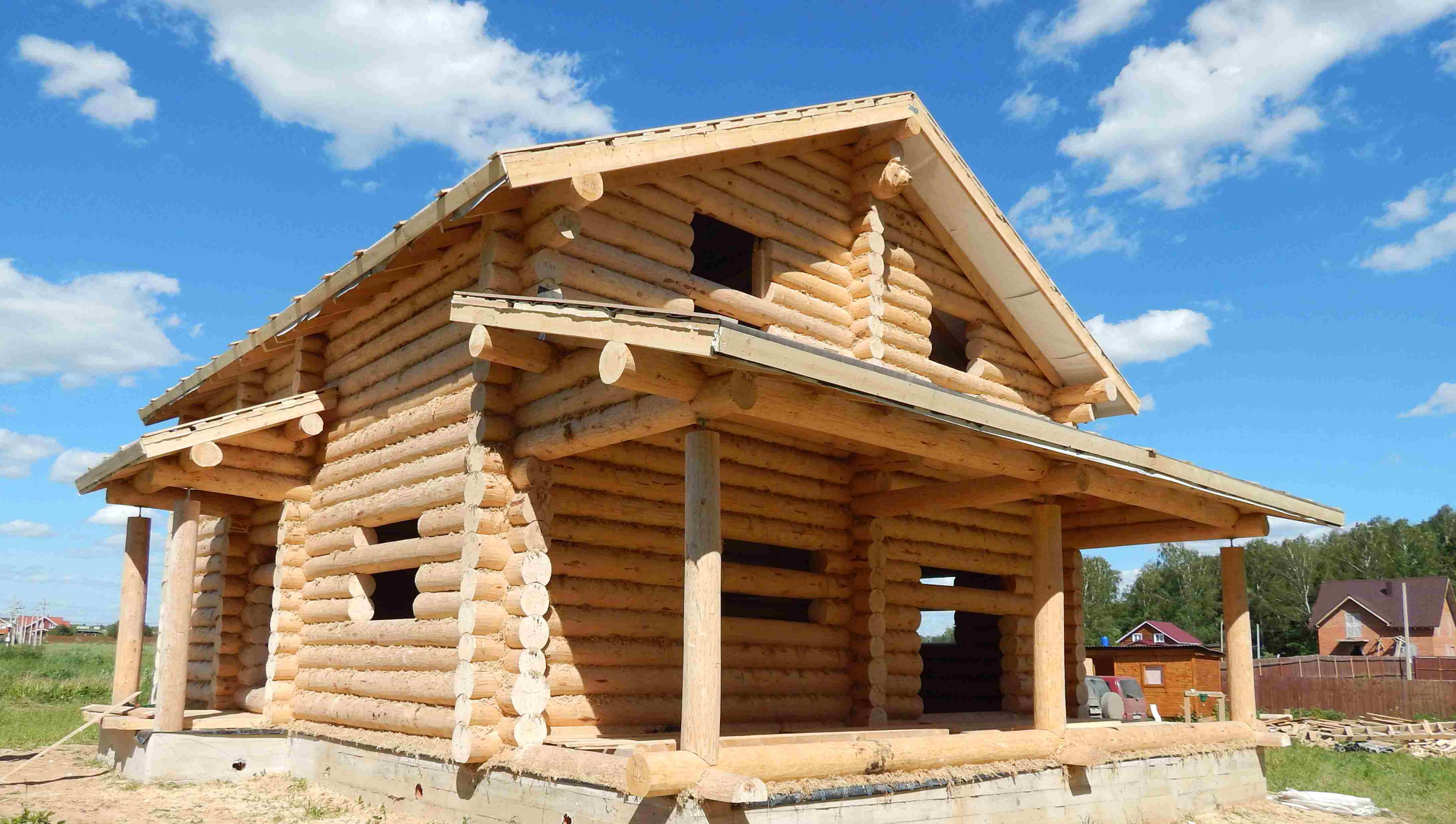 Как правильно построить дом из оцилиндрованного бревна?
