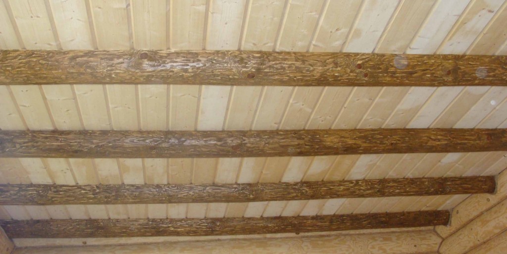 Потолок в деревянной бане