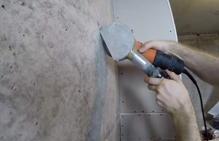 Как штробить стены под проводку без пыли: способы штробления своими руками и глубина штроб