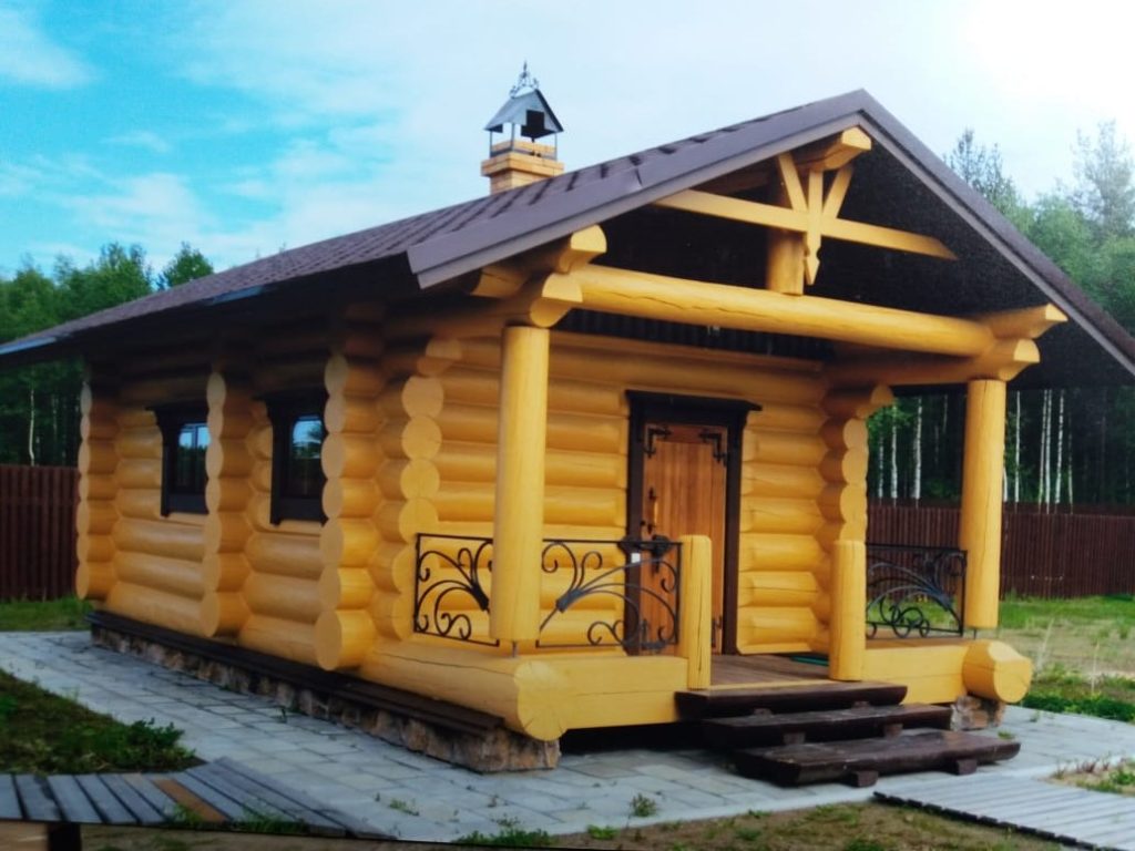 Бани из оцилиндрованного бревна (43 фото): деревянные двухэтажные дома-бани с мансардой, отзывы владельцев