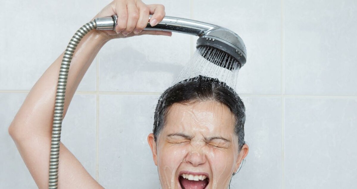 Контрастный душ для организма: когда лучше принимать, каковы его полезные свойства и противопоказания
