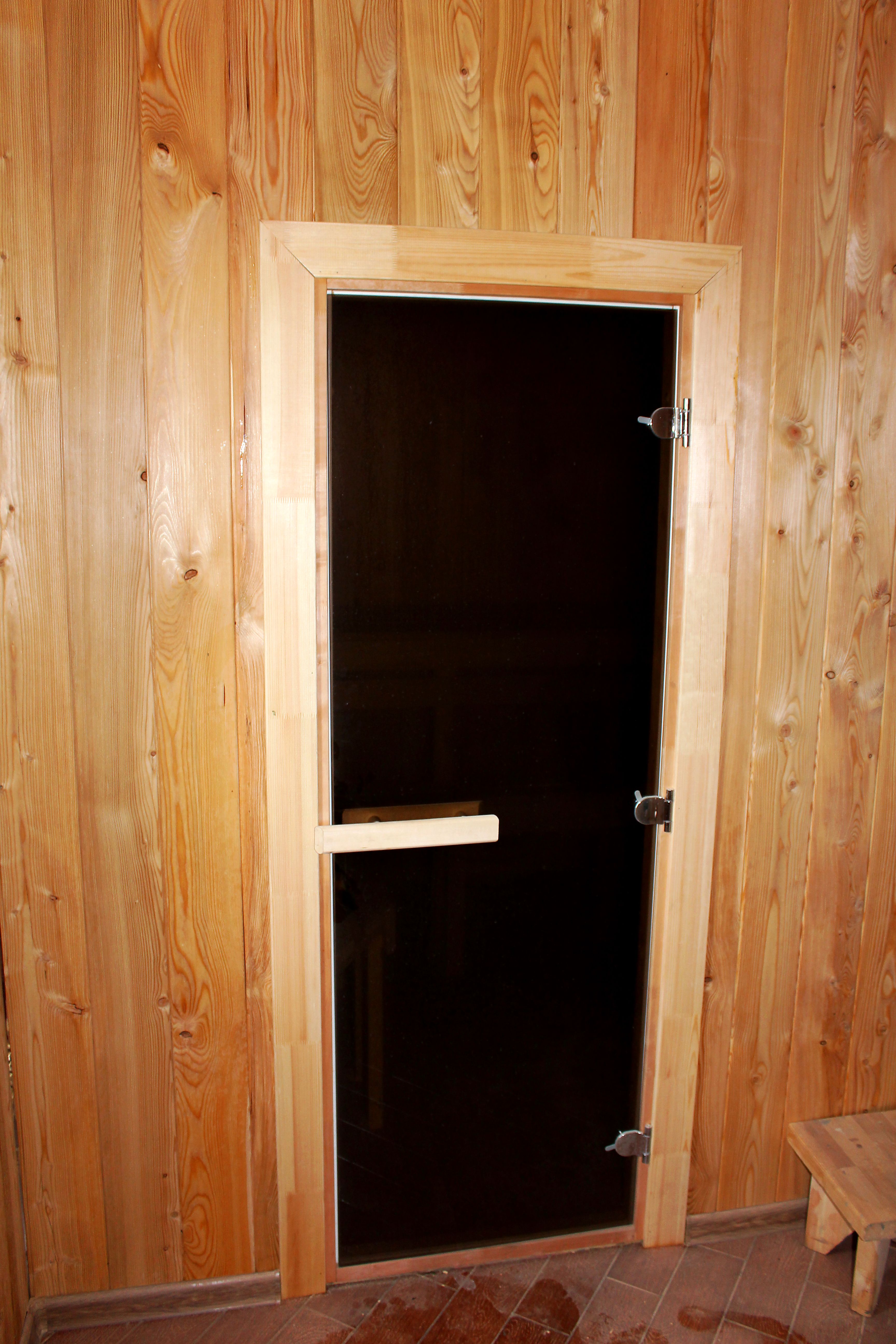 Установка дверей в бане, в том числе из сруба или бруса, инструкция как установить дверь из дерева, стекла, железа