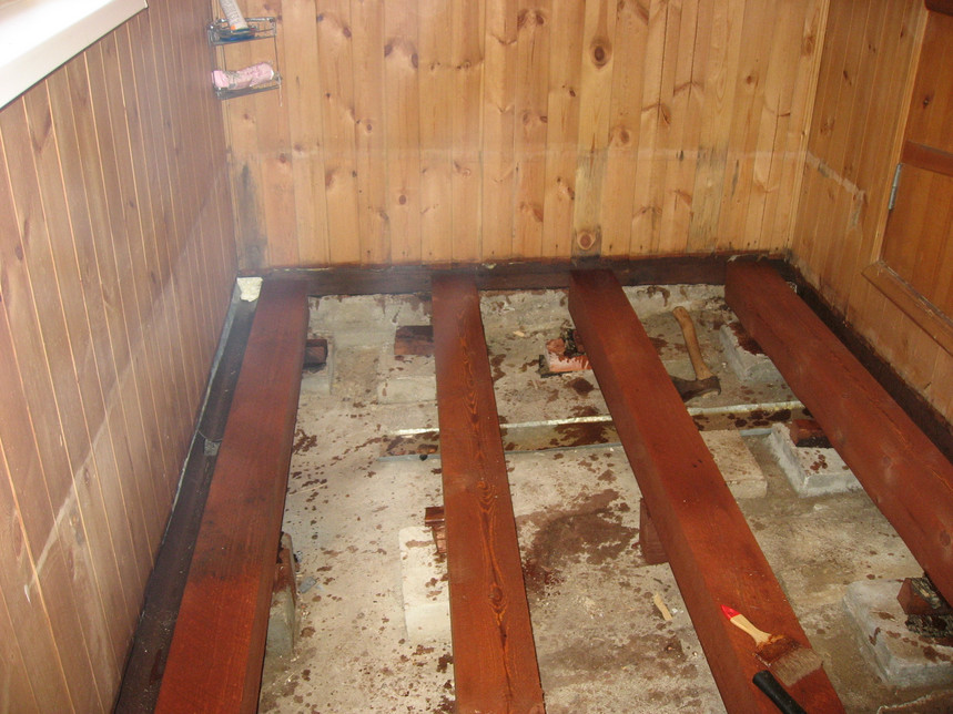 Бетонный пол на деревянных лагах в бане