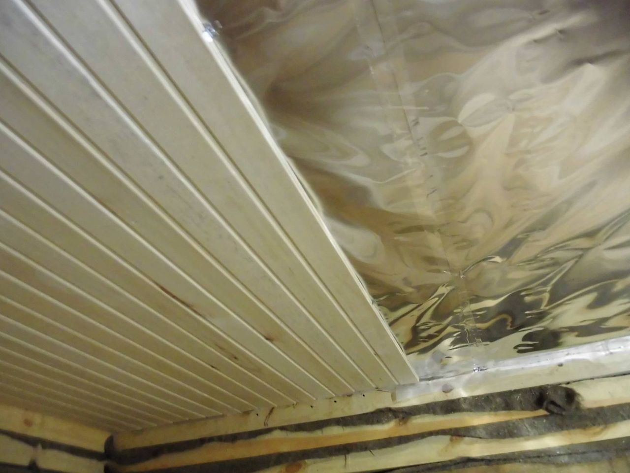 Пароизоляция и утепление потолка бани - как утеплить правильно и дешево