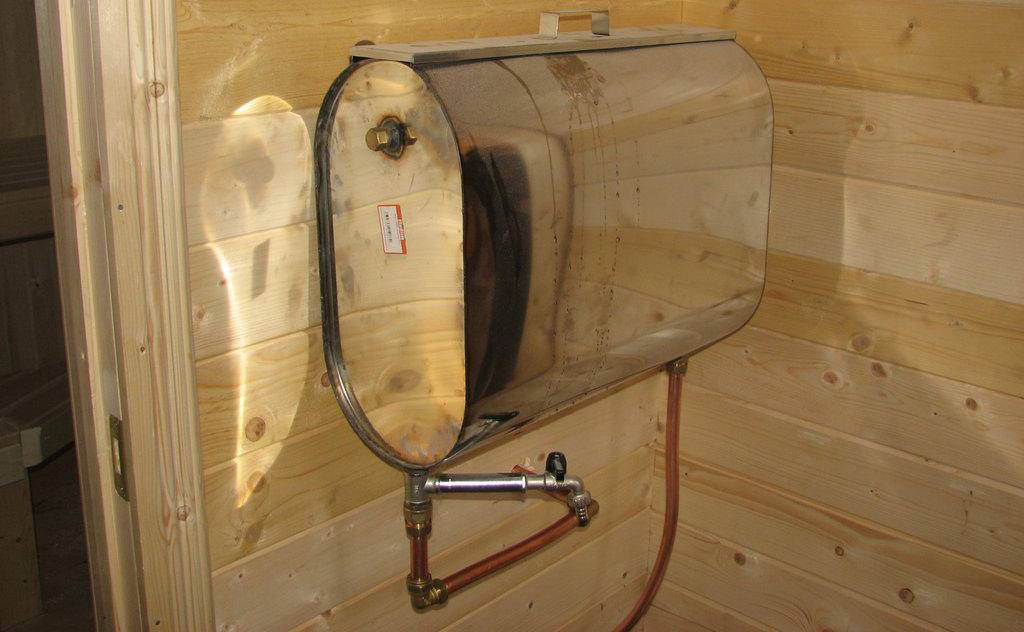 Как выбрать и установить бак для для горячей воды в бане на трубу
