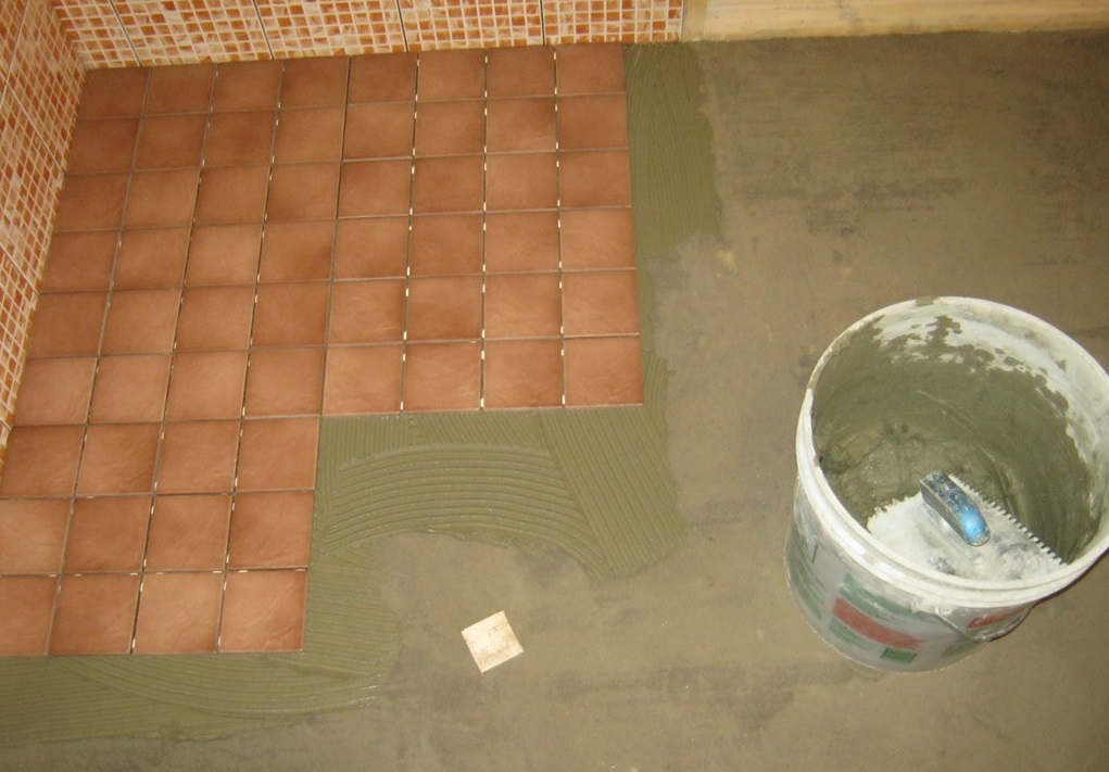 Пол в бане из плитки: подготовка основания и укладка плитки