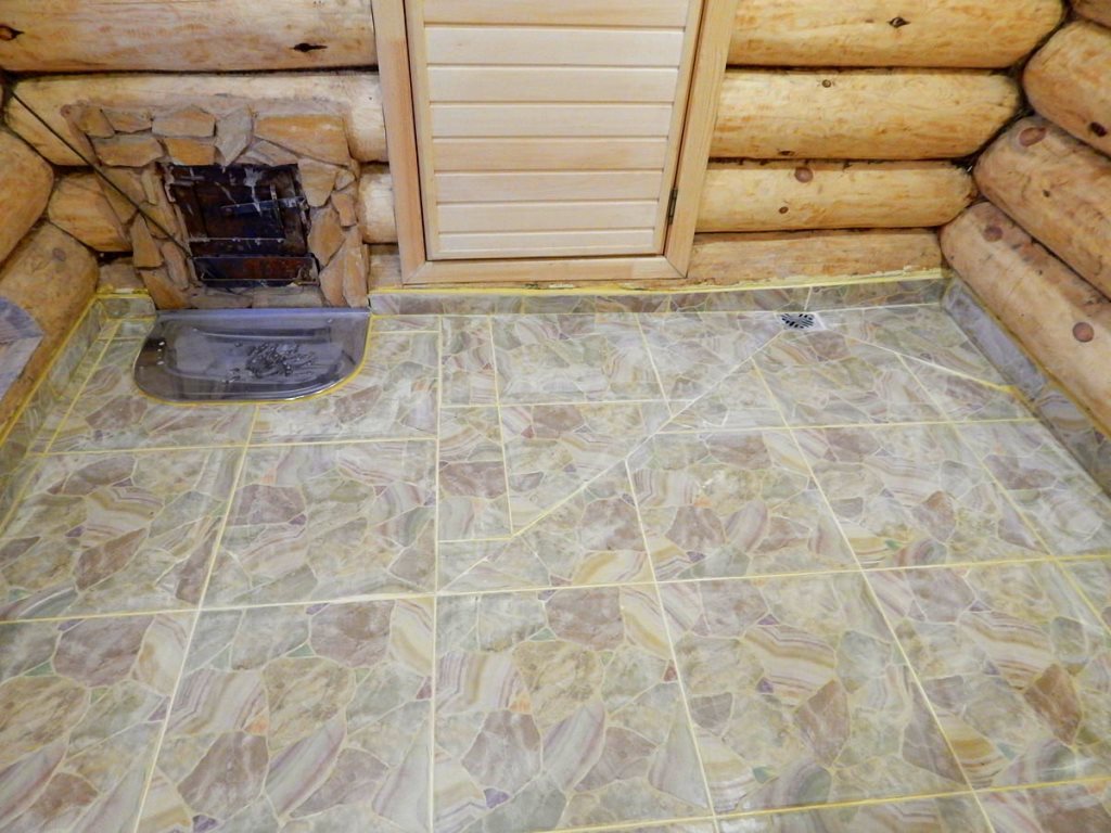 Нескользящая плитка для бани на пол (38 фото): как положить плитку на деревянный пол с уклоном, выбор клея и укладка